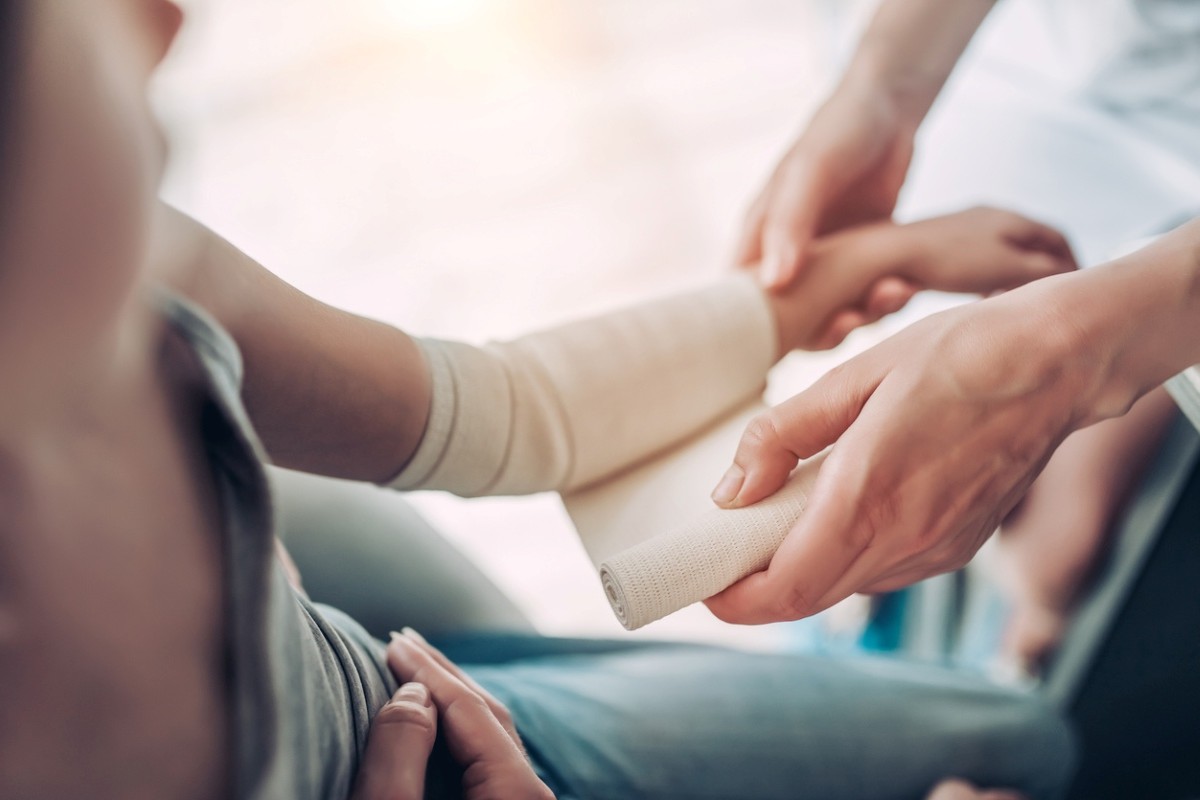 When to Visit the Urgent Care for Open Cuts or Wounds